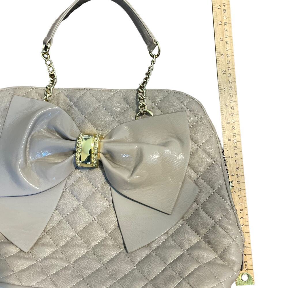 Betsey Johnson Large Cream Quilted Bow Purse - Picture 10 of 10